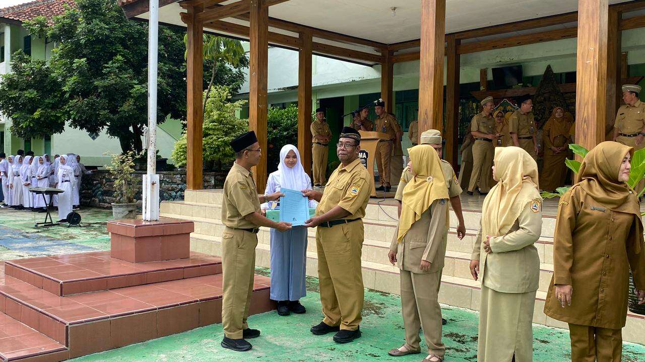BACK TO SCHOOL SMA NEGERI 1 MOJOGEDANG
